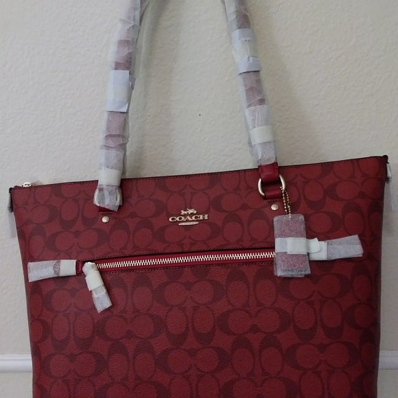 Coach Gallery Tote Red Signature Canvas - Picture 5 of 16